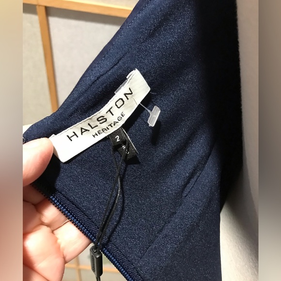 🆕 Halston Heritage Sleeveless V-Neck       A-Line Navy Halter size  2 NWT - Picture 4 of 7